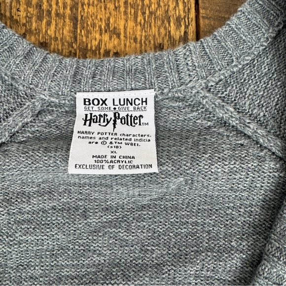 Hufflepuff House Crest Cardigan – Harry Potter Official Knitwear - Picture 2 of 14